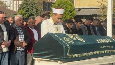 doner yedikten sonra evinde olu bulunan 13 yasindaki eren yilgin son yolculuguna ugurlandi 3b9ec97020f6 |