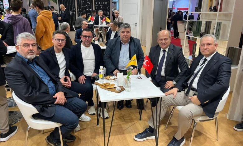 Edremit Ticaret Odası İstanbul’daki Avrasya Pencere, Kapı ve Cam Fuarlarına katıldı 1 edremit ticaret odasi istanbuldaki avrasya pencere kapi ve cam fuarlarina katildi fc9222acaf1d |