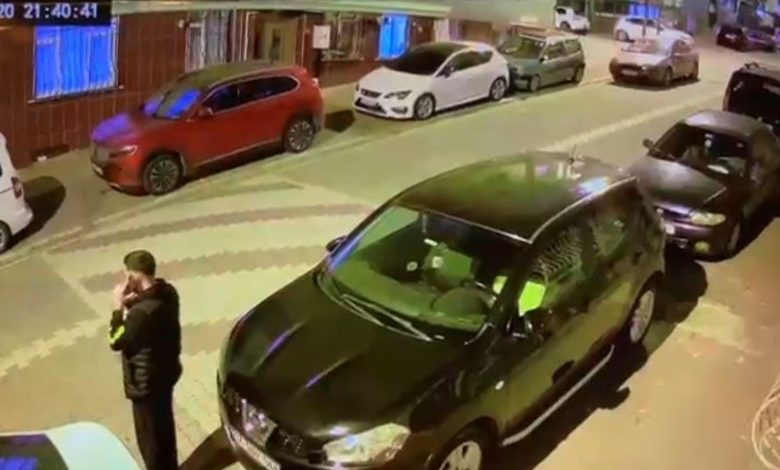 esenyurtta sokaktaki 2 kisiye silahli saldiri o anlar kamerada efd8c3f964ba |