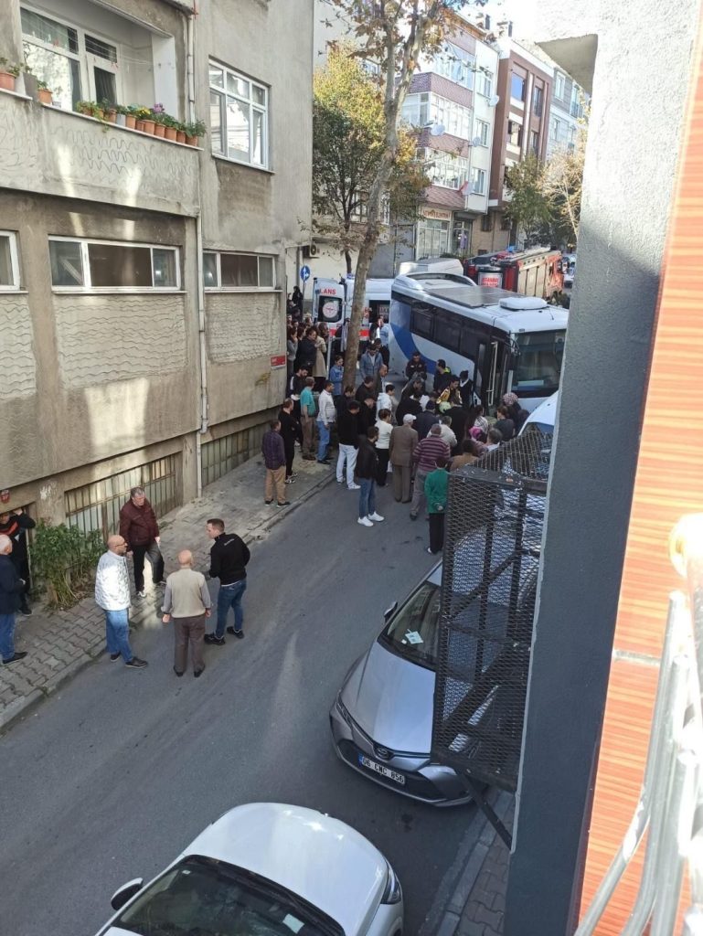 esinin kullandigi minibusun altinda kaldi hastaneye kaldirilan agir yarali kadin hayatini kaybetti b0de40f7b885 |