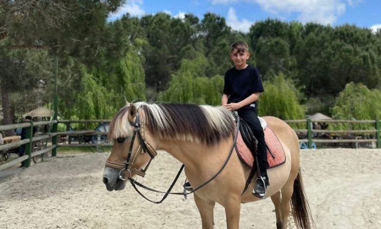 Evinde ölü bulunan 13 yaşındaki çocuğun cenazesi Adli Tıp Kurumu’ndan alındı 1 evinde olu bulunan 13 yasindaki cocugun cenazesi adli tip kurumundan alindi 558e541fca99 |