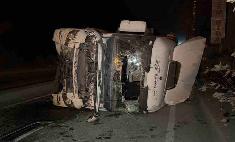 Eyüpsultan’da kontrolden çıkan hafriyat kamyonu yan yattı. 1 yaralı 1 eyupsultanda kontrolden cikan hafriyat kamyonu yan yatti 1 yarali 3d2b2f8d5483 |