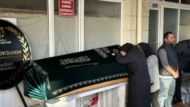 Fabrika yangınında ağır yaralanmıştı: Hastanede hayatını kaybeden Yıldız, son yolculuğuna uğurlandı 5 fabrika yangininda agir yaralanmisti hastanede hayatini kaybeden yildiz son yolculuguna ugurlandi 29d49fd0926e |