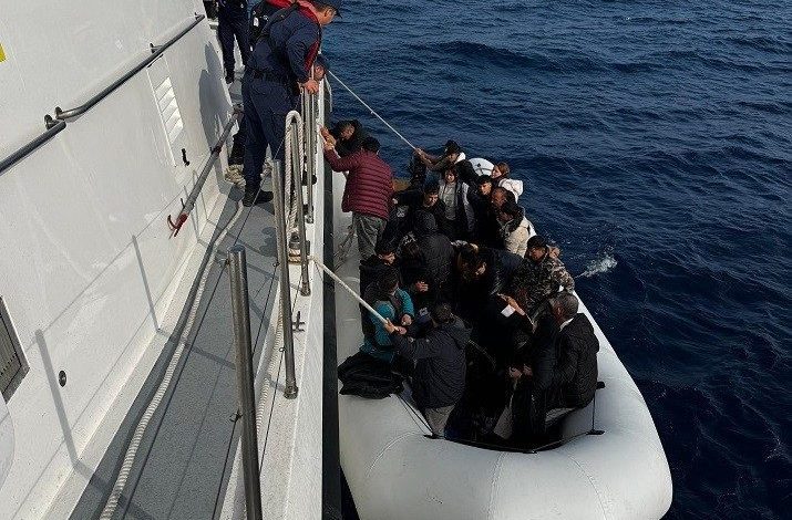 faciadan donuldu 40i cocuk 64 duzensiz gocmen kurtarildi e4114973f584 |