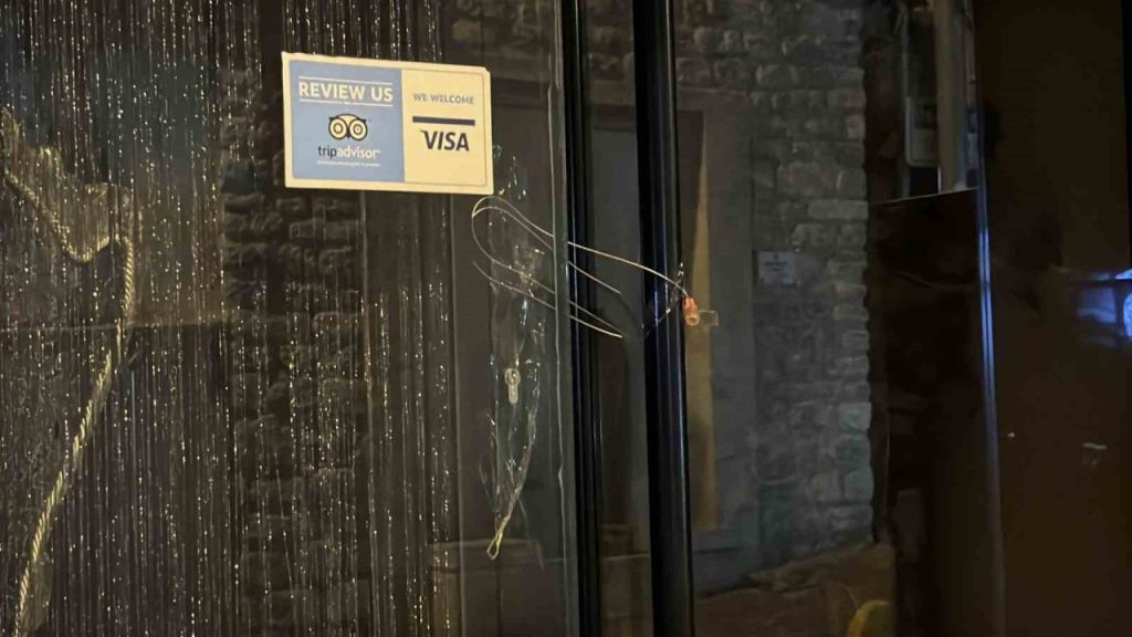 fatihte bocek ailesinin kaldigi otel muhurlendi 0fd4777bb428 |