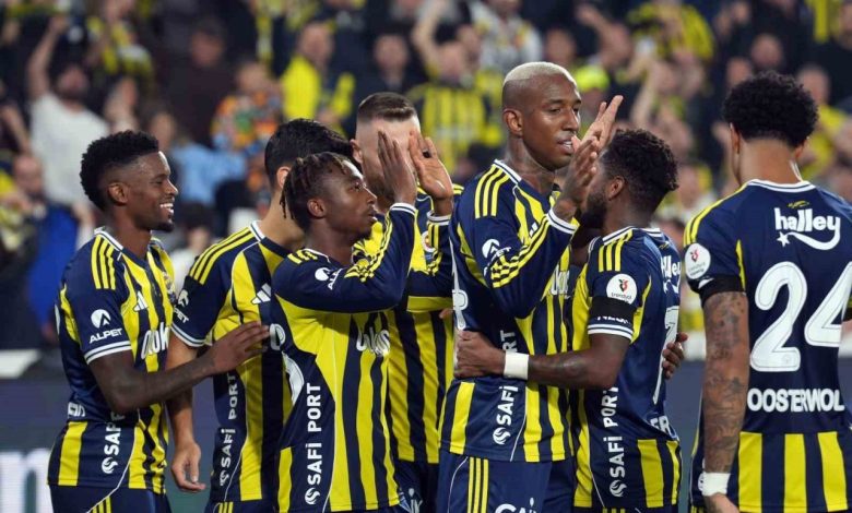 fenerbahce liderle arasinda puan farkini 1e indirdi 9f54c04dd8e8 |