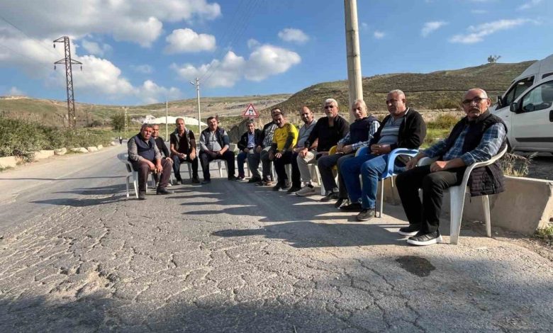 harmandali halki kati atik bertaraf tesisi onunde nobet tutuyor 967e2392f851 |