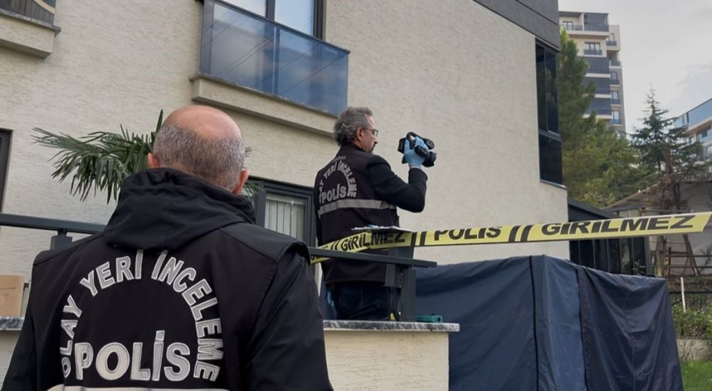 hava almak icin ciktigi camdan dusen genc hayatini kaybetti d0cd34a8e703 |