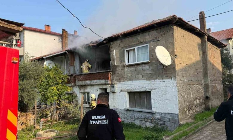 İki katlı evde yangın paniği mahalleyi sardı 1 iki katli evde yangin panigi mahalleyi sardi dd8338a9a10d |