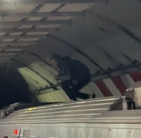 istanbulda metroda yasanan ilginc anlar kamerada 8b858be86343 |