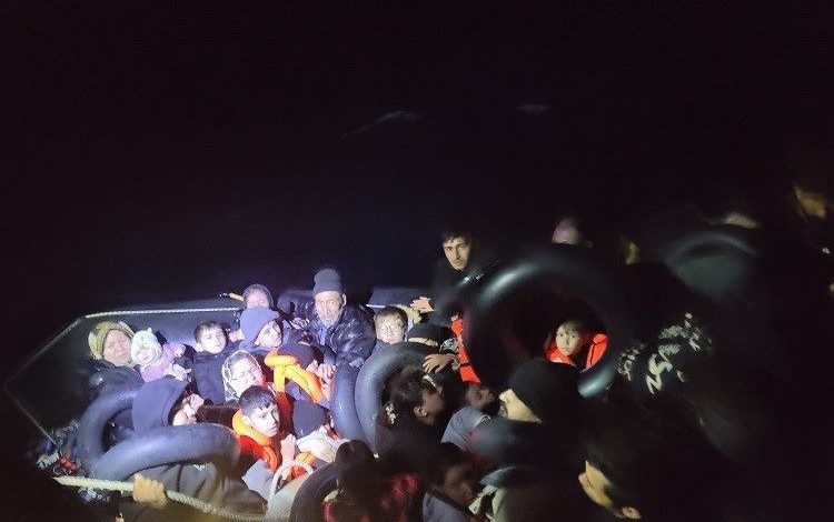 İzmir açıklarında 14 göçmen kurtarıldı, 35 göçmen yakalandı 1 izmir aciklarinda 14 gocmen kurtarildi 35 gocmen yakalandi 1d319c4f33e5 |