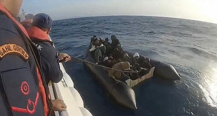 izmir aciklarinda 18 duzensiz gocmen yakalandi 25 gocmen kurtarildi e82127e706b3 |