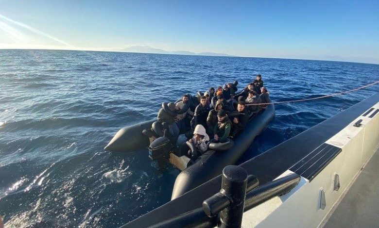 İzmir açıklarında 63 düzensiz göçmen yakalandı 1 izmir aciklarinda 63 duzensiz gocmen yakalandi 0c0f628e3536 |