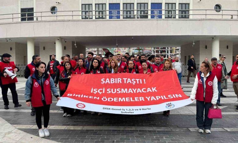 İzmir Büyükşehir önünde işçilerden oturma eylemi 1 izmir buyuksehir onunde iscilerden oturma eylemi 823c67fc5cde |