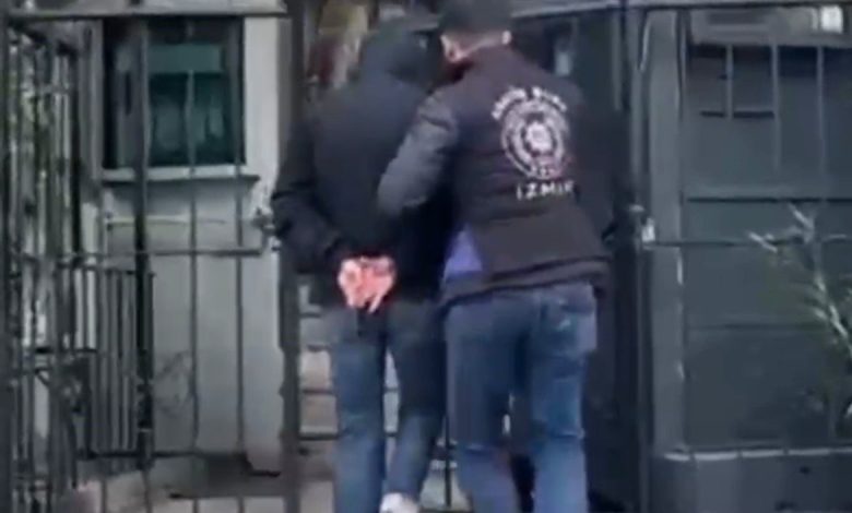 izmirde 23 yilla aranan uyusturucu taciri yakalandi 8269e673dbec |