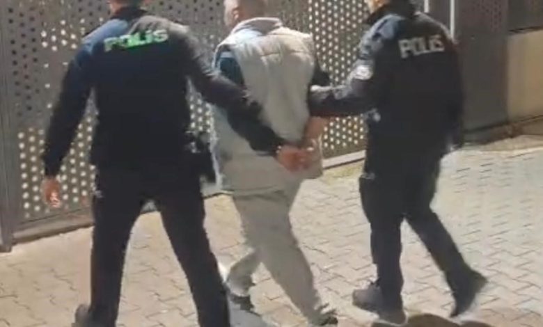 İzmir’de aranan firari şahıs polisten kaçamadı 1 izmirde aranan firari sahis polisten kacamadi b8fa1118dc9d |