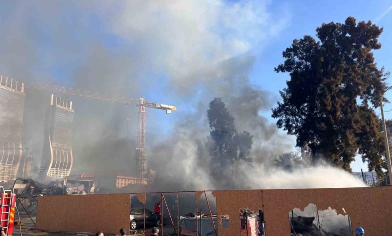 İzmir’de şantiyede yangın, gökyüzünü siyah dumanlar kapladı 1 izmirde santiyede yangin gokyuzunu siyah dumanlar kapladi 08696693053f |