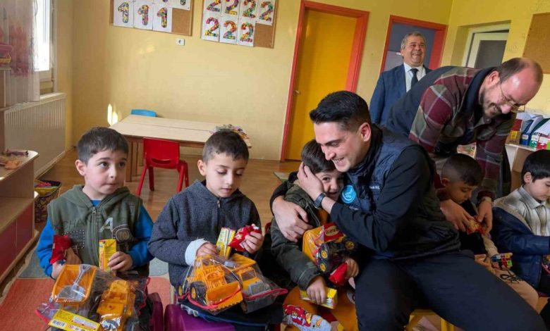 İzmir’de Ülkü Ocakları’ndan eğitime destek 1 izmirde ulku ocaklarindan egitime destek f8478fd42569 |