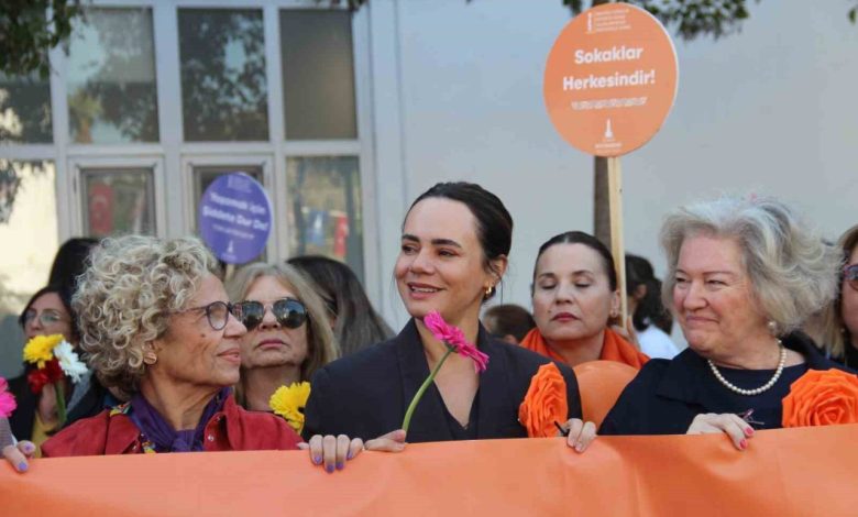 izmirli kadinlardan turuncu yuruyus 00242866f1f0 |