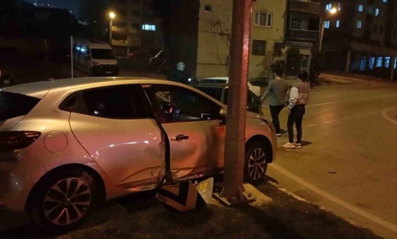 kaza yapan otomobil refuje carpip durabildi 929590abb450 |