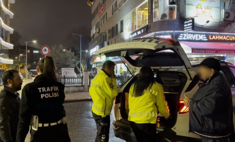 Kendisine çarpan sürücünün alkollü olduğunu sanıp anahtarını aldı 1 kendisine carpan surucunun alkollu oldugunu sanip anahtarini aldi ae0c29534d90 |