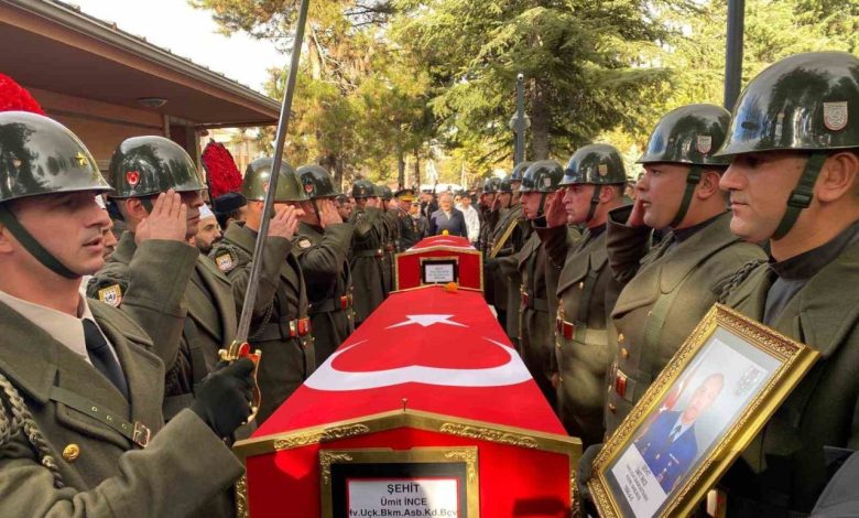 Kıdemli Başçavuş İnce ve Uzman Çavuş Dolapci, Cebeci Askeri Şehitliği’nde toprağa verildi 1 kidemli bascavus ince ve uzman cavus dolapci cebeci askeri sehitliginde topraga verildi 071721459dc4 |
