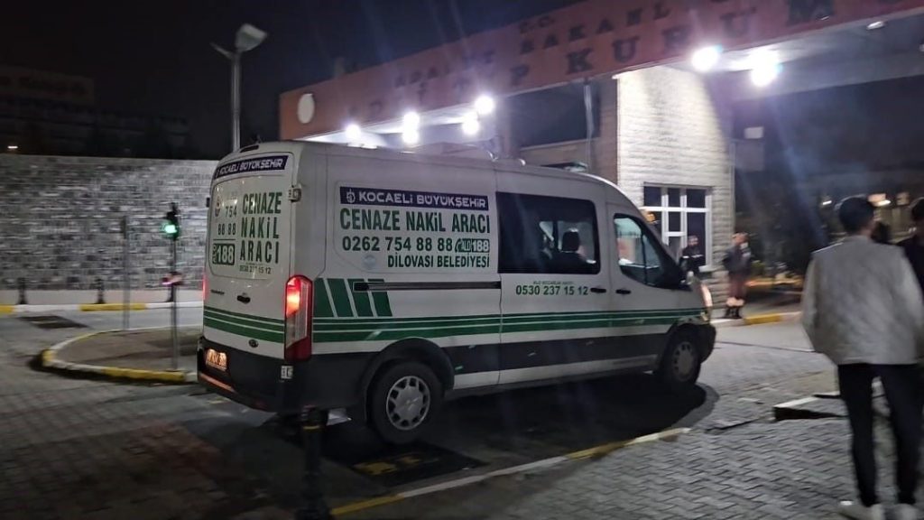 kocaelindeki yanginda hayatini kaybedenlerin cenazeleri teslim alindi c80574a94eea |