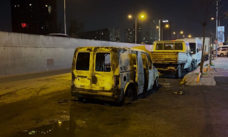 Küçükçekmece’de hafif ticari araç alev alev yandı 1 kucukcekmecede hafif ticari arac alev alev yandi 781208e2e35f |