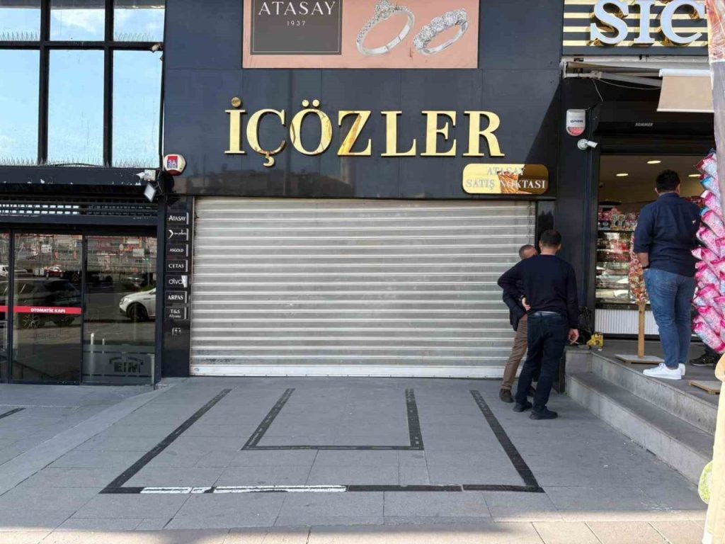 kuyumcudaki vitrin asansorunun altinda kalan isci hayatini kaybetti a5f72fe32527 |