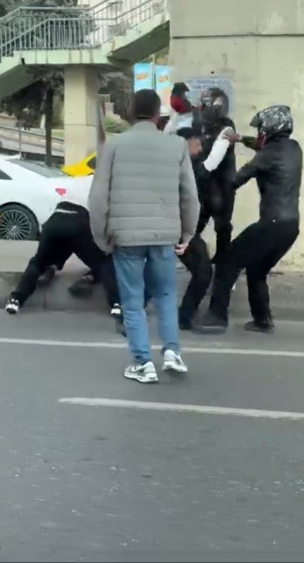 maltepe e 5te motorcular arasinda cikan kavgada tekme ve yumruklar havada ucustu d435e98efc10 |