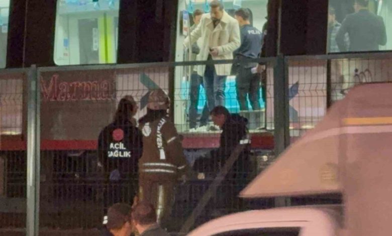 marmaray kucukcekmece duragindan raylara atlayan sahis oldu 5bfbe7f2af6f |