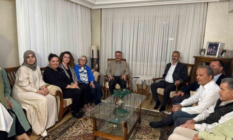 mhp terorsuz turkiye hedefiyle kapi kapi vatandasla bulusuyor 3302223b91bf |