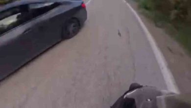 motosikletlinin saniyelerle olumden kurtuldugu anlar kameraya yansidi 84a6e27ad03d |