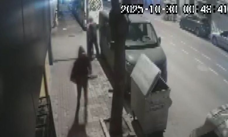 "Müsaade isteyip iş yerini kurşunladı": O anlar güvenlik kamerasına yansıdı 1 musaade isteyip is yerini kursunladi o anlar guvenlik kamerasina yansidi 814e1c3dbe98 |