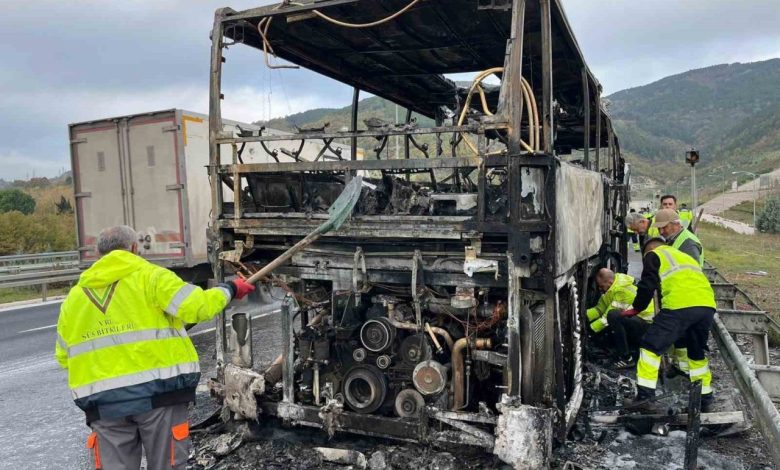 Ortaokul öğrencilerini taşıyan otobüs alevlere teslim oldu 1 ortaokul ogrencilerini tasiyan otobus alevlere teslim oldu 210f90afcff9 |