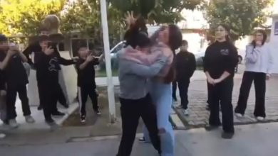 ortaokullu kizlar birbirine girdi arkadaslari ayirmak yerine video cekti 81ba2eeb08cb |