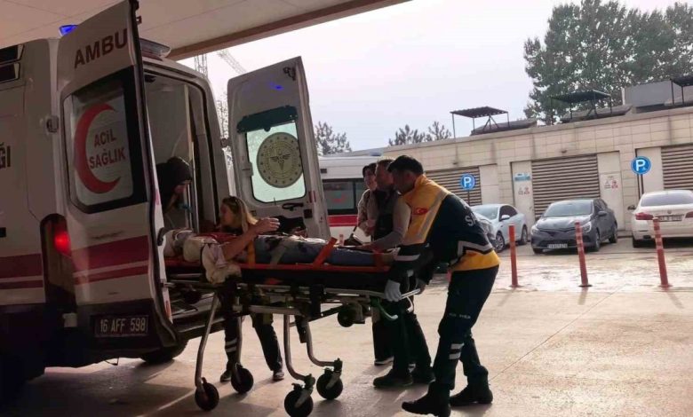 otomobil tirin altina girdi 4 yarali 876e357884c8 |