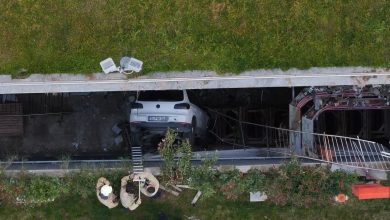 otoparktan cikan kadin surucu araclara carparak bosluga dustu bf5a89911363 |