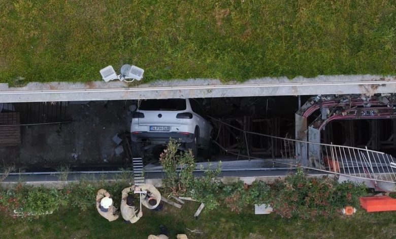 otoparktan cikan kadin surucu araclara carparak bosluga dustu bf5a89911363 |