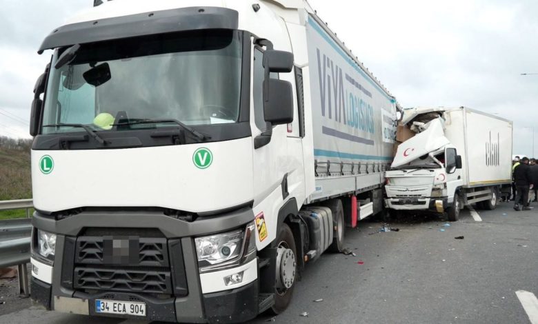 otoyolda geri geri gelen tira kamyonet carpti 1 olu 1 yarali ff2a81848896 |