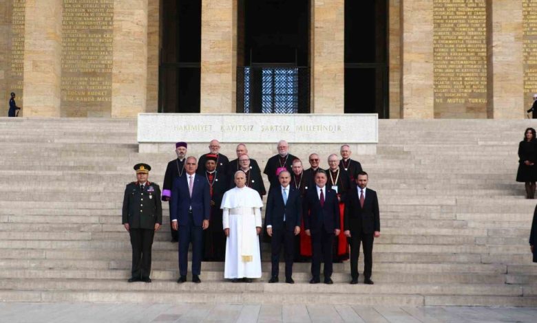 papa 14 leonun turkiyedeki ilk duragi anitkabir oldu 9859d41e3b16 |