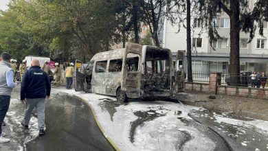 park halindeki minibus kule dondu o anlar kamerada 4dea0e0617fe |