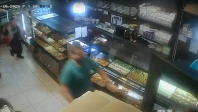 pastanede dehset anlari elinde bicakla musterilere saldirdi 3ce1b308ad2e |