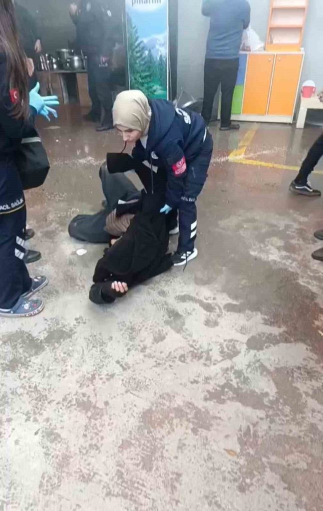 pazar alaninda korkutan anlar 1 kisi dumandan etkilendi daf0286998c2 |