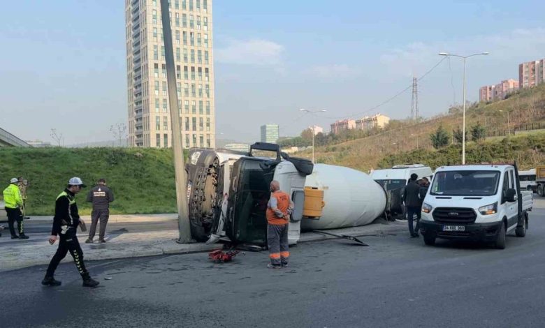 sariyerde beton mikseri arkasindaki bos ogrenci servisine carparak devrildi 3d687b280bda |