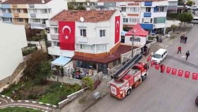 Şehidin evine Türk bayrağı asıldı 4 sehidin evine turk bayragi asildi 93f95983cada |
