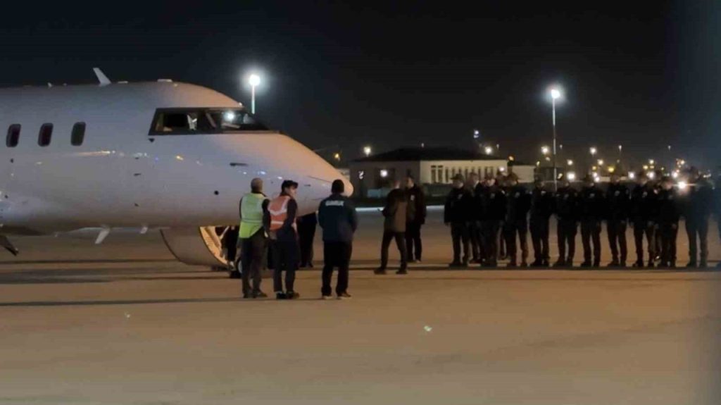 sehit pilot hasan baharin naasi turkiyeye getirildi c680570ff72d |