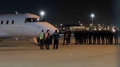 Şehit pilot Hasan Bahar’ın naaşı Türkiye’ye getirildi 2 sehit pilot hasan baharin naasi turkiyeye getirildi c680570ff72d |