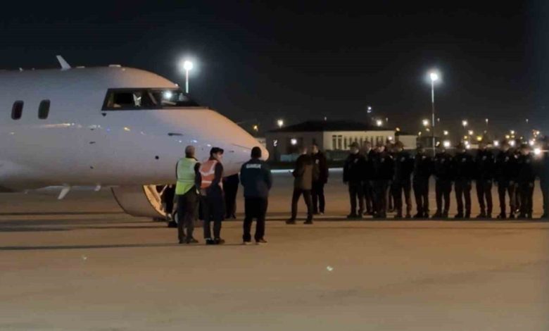 Şehit pilot Hasan Bahar’ın naaşı Türkiye’ye getirildi 1 sehit pilot hasan baharin naasi turkiyeye getirildi c680570ff72d |