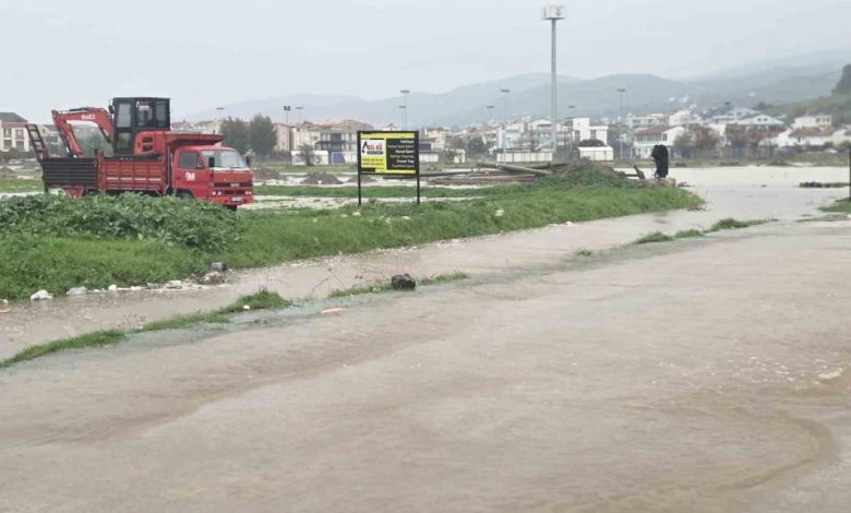 selden etkilenen dikili ve focada su tahliye calismalari suruyor acff58f0efe2 |